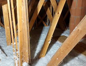 Poctivá izolace, foukaná izolace, foukaná vata, zateplení stropu, izolace stropu, zateplení, izolace, zateplení Znojmo, izolace Znojmo, skelná minerální izolace, Supafil loft